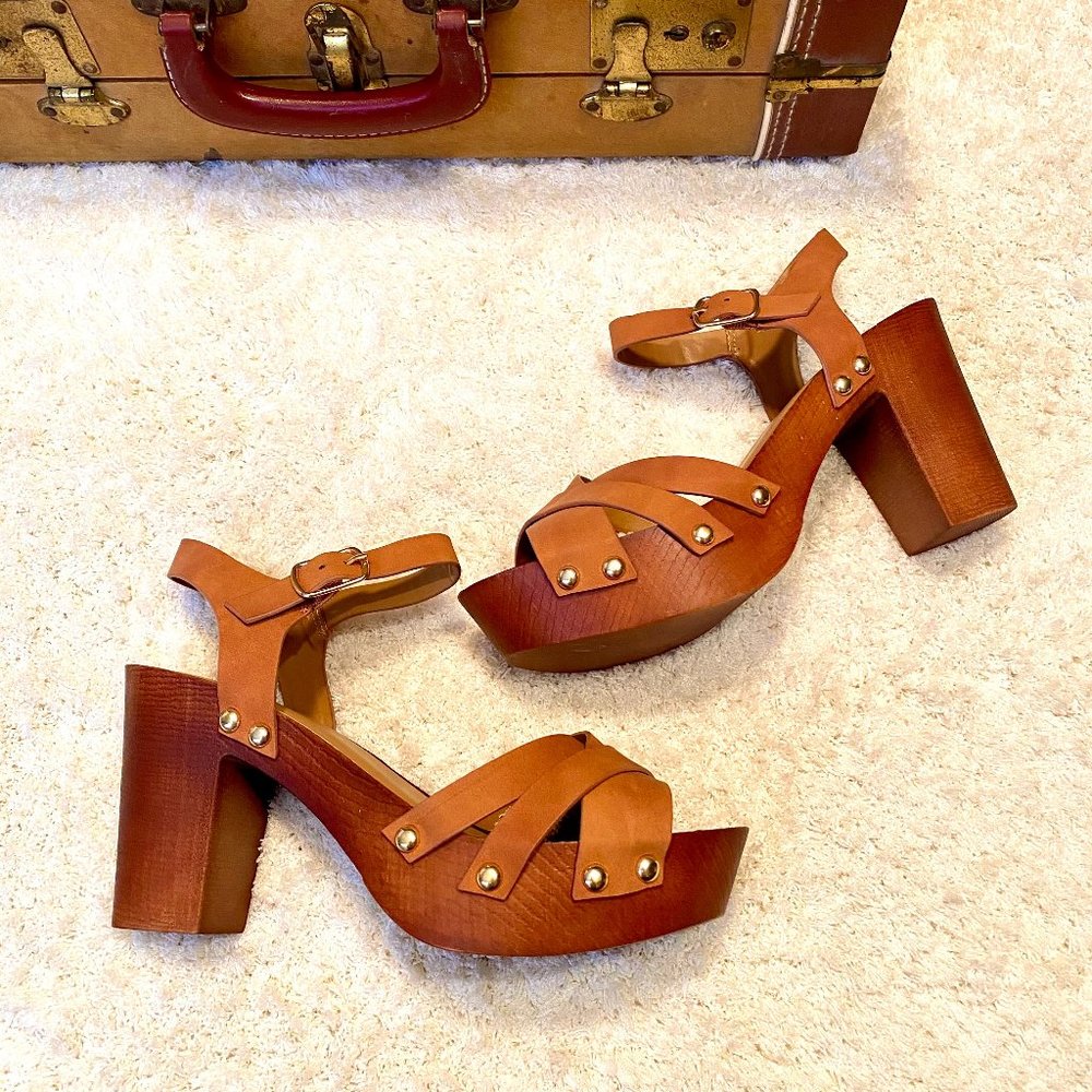 NWOT Lulu's Talia wooden platform heels Size 8